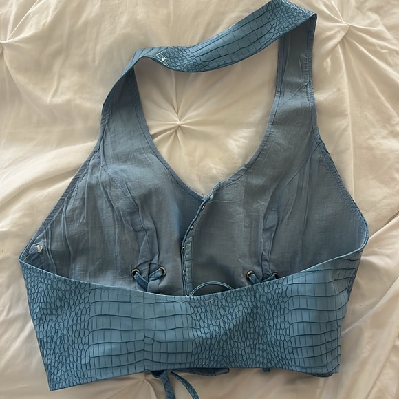 Princess polly light blue snakeskin halter top with ties in the front! - Picture 4 of 4